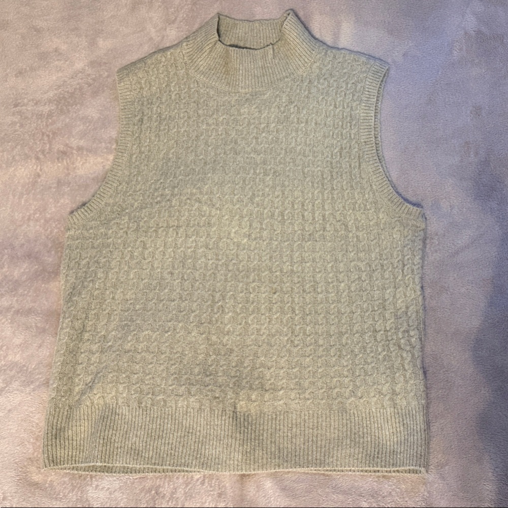 Abercrombie & Fitch Light Cream Turtleneck Sweater